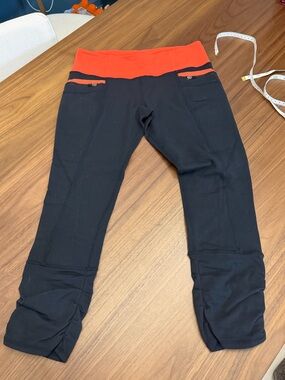 Lululemon Black and Red Capri 8